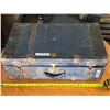 Image 2 : Vintage suitcase