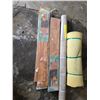 Image 2 : 2 boxes of laminate flooring, roll of flooring and roll of foam