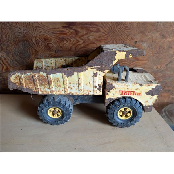 Vintage Tonka Toy Dump Truck