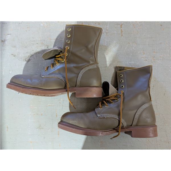 Oil Resistant Made in Canada Size 12 Kodiak New Work Boots