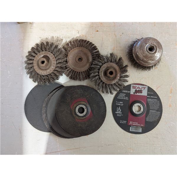 Box of SAIT .045 Grinder Discs and etc.