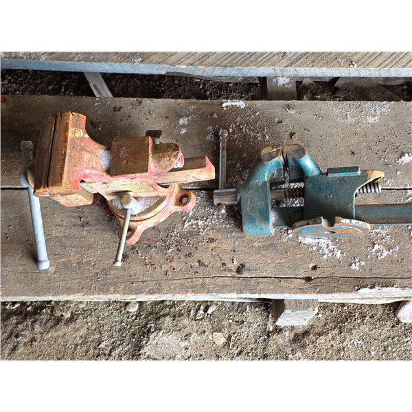 2 small vises