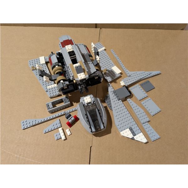 Lego Star Wars Set w/ Misc. Star Wars Pieces w/ Storage Tub