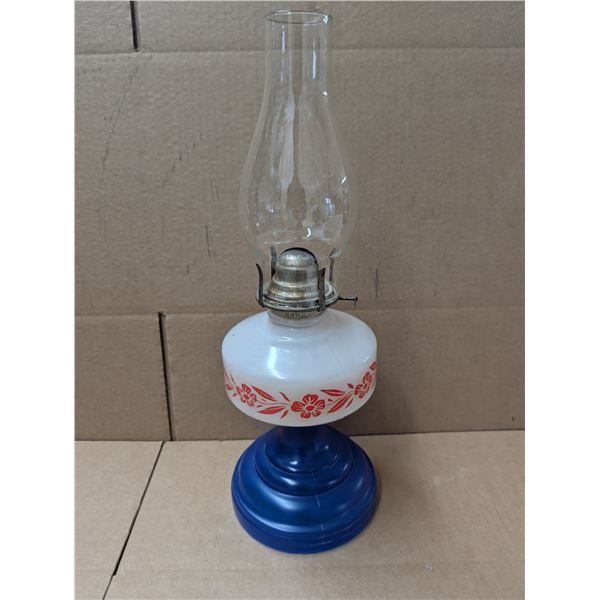 Vintage Oil lamp "Queen Mary" w/ Shade