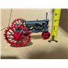 Image 3 : Country Classics 8"x4"x5" McCormick Deering Farmall