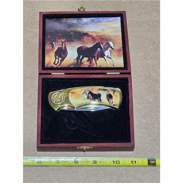 Folding knife with horse pictures and case
