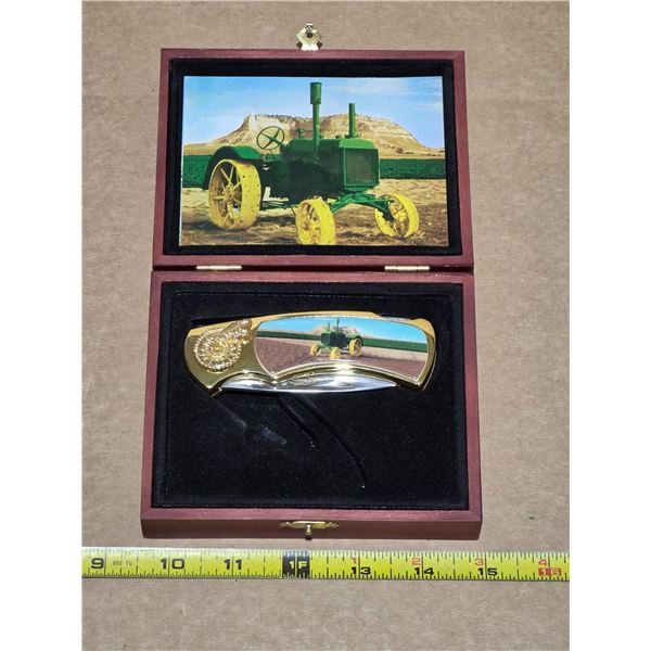 Folding knife with deer pictures and case