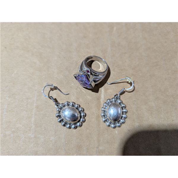 .925 Silver Ring w/ Gem Stone Design w/  .925 Earrings