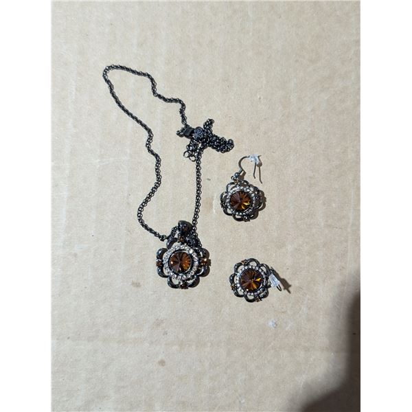 Black Floral and Amber Coloured Designed Necklace w/ Earrings w/ Markings