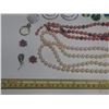 Image 2 : Lot of Jewelry. (Necklace, Earings, etc.)