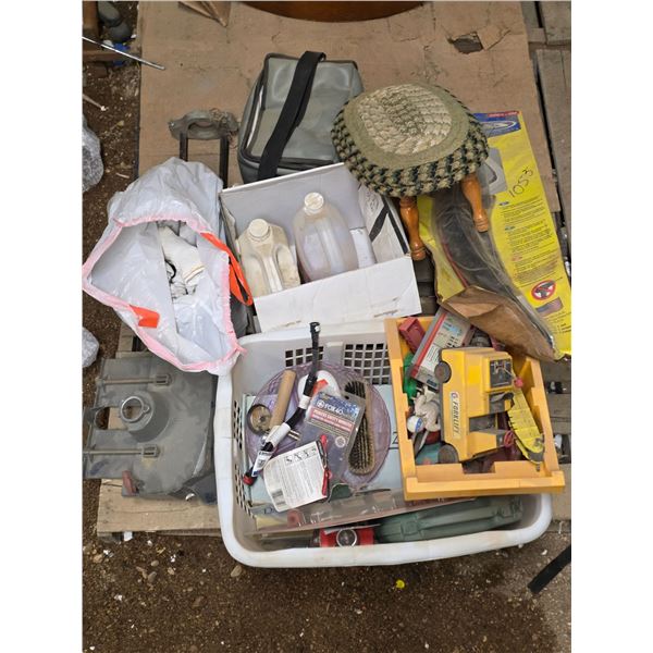 Pallet of misc items- hardware, toys, socks