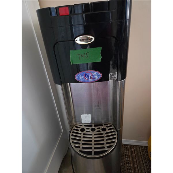 Electrolux Water Cooler (Works Good)