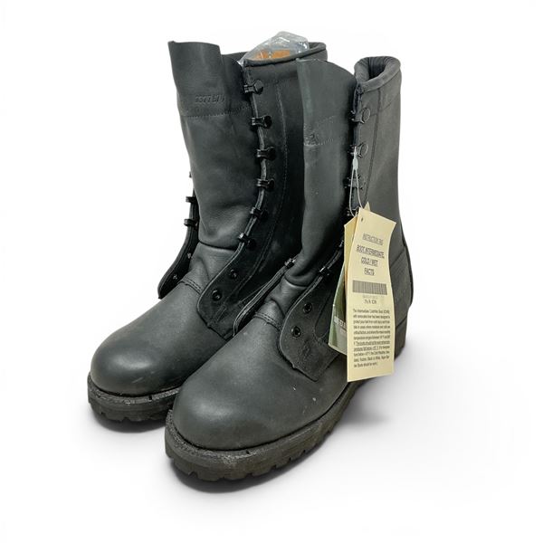 Belleville Intermediate Cold/ Wet Boot with Liners, Men's Size 7 1/2, No Laces Inc