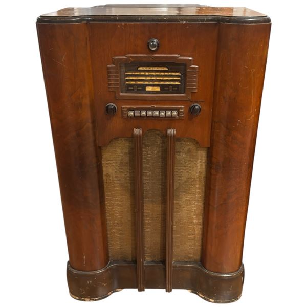 1930s Canadian GE G-77 Dual Band Floor Model Radio (15" x 26" x 42" tall)