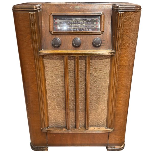 1930s/40s RCA Victor A-36A Floor Model Radio (12" x 25" x 37" tall)