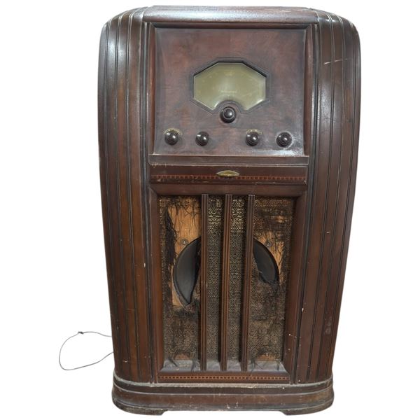 1930s Canadian Westinghouse Model 914 Floor Standing Tube Radio (17" x 24" x 41" tall)