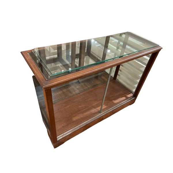 Glass Showcase/Display Case with Two Shelves