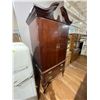 Image 2 : Reproduction Traditional Cherry Armoire