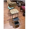 Image 2 : Retro Kitchen Step Stool Chair Floral Print