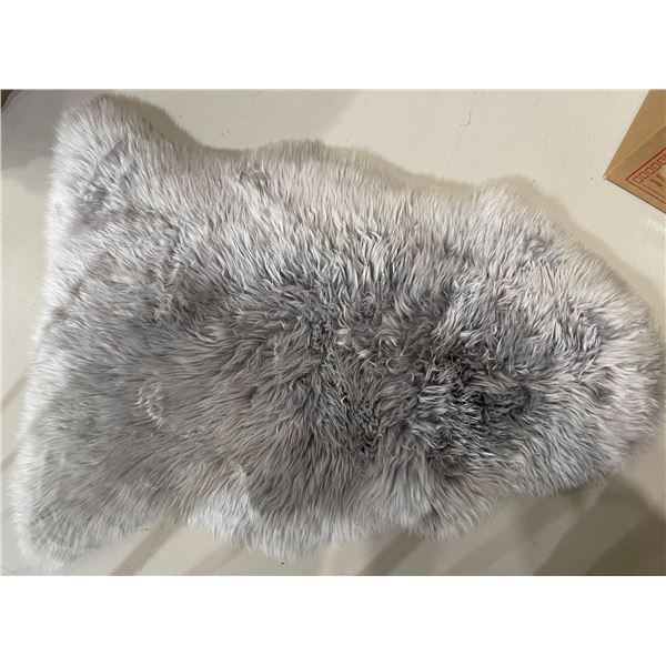 Silver Dyed Sheepskin Area Carpet (27" x 39")