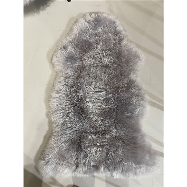 Silver Dyed Sheepskin Area Carpet (27" x 39")