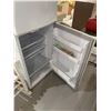 Image 2 : Simplicity 24" Apartment Sized Refrigerator (24" wide x 28" deep x 58" tall) Untested