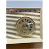 Image 3 : Vintage RCA Victor Nipper AM Radio - tested quickly and worked, no guarantees