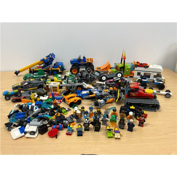 LEGO Lot with several Minifigs - see all photos for details