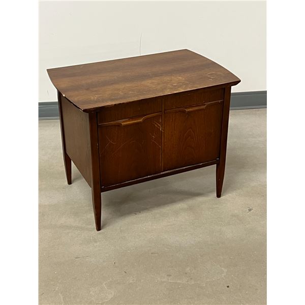 Mid Century LP Record Storage Cabinet / side table (approx: 28 x 18 & 22"T) see photos
