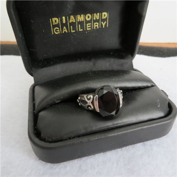 925 Ring with black stone.  Beautiful heavy ring, approx size 8.  Marked 925
