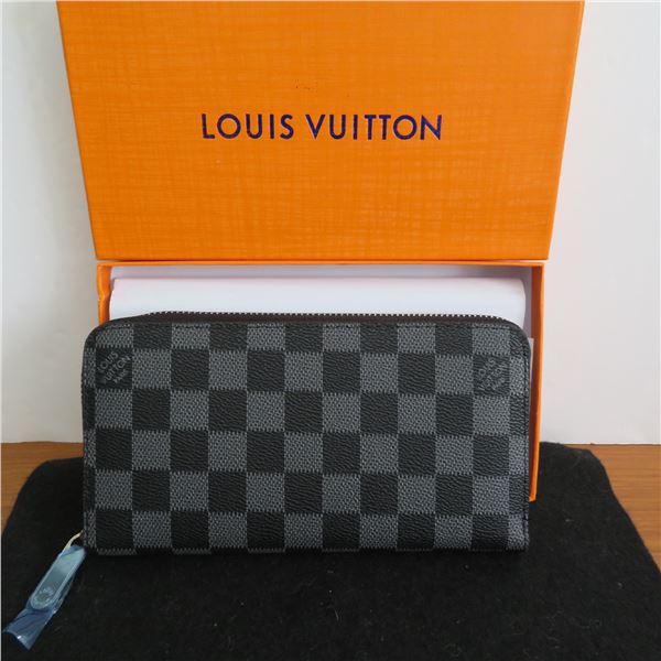 LOUIS VUITTON woman's wallet.  Appears new in package.  NO COA - please see photos