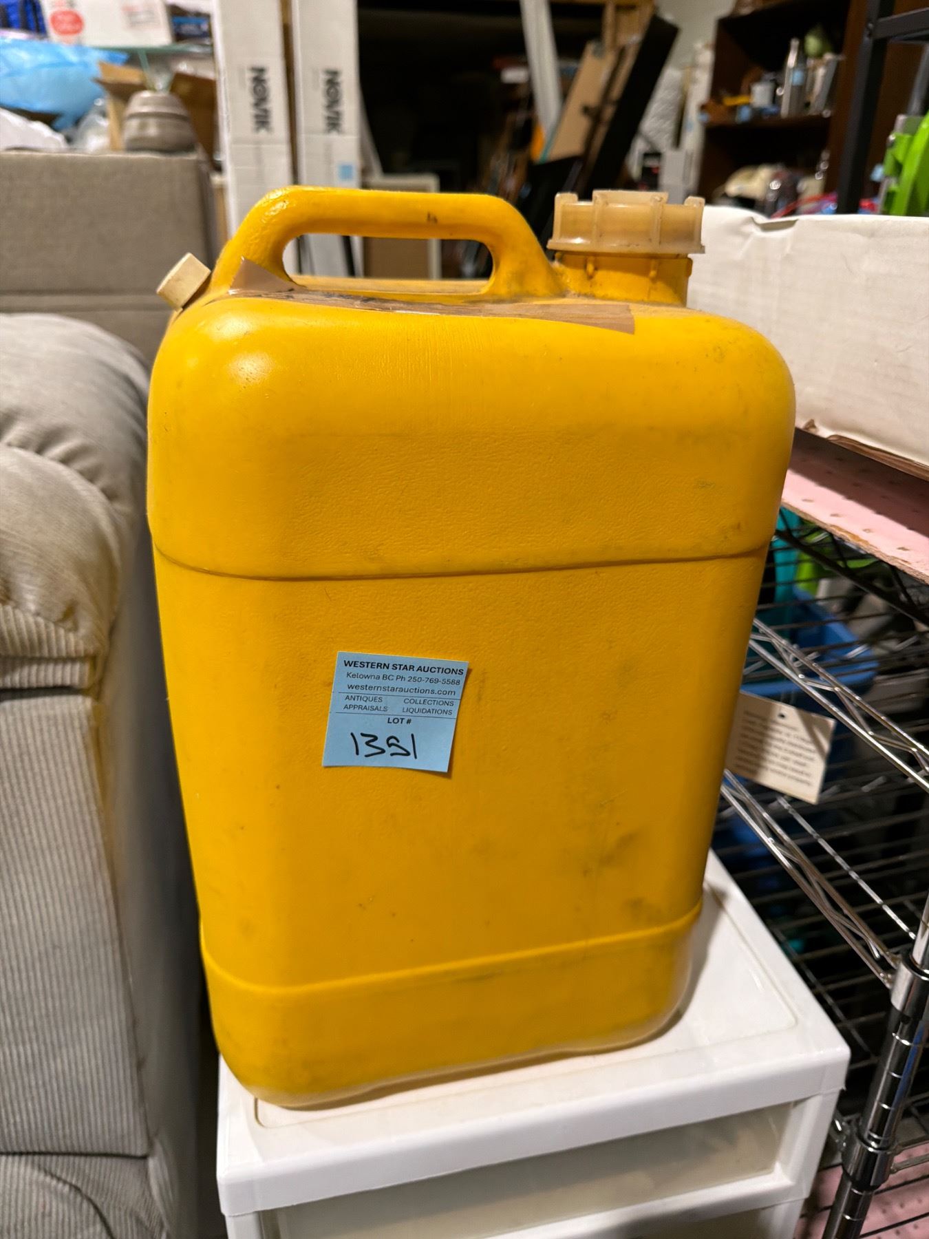 Fluid container