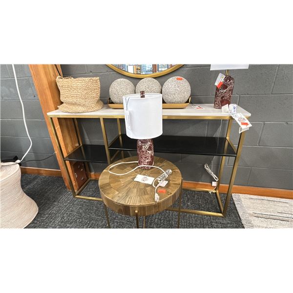 DECORREST BRASS ACCENT TABLE. W/DECOR ITEMS AS IN PHOTO'S. 2 TABLE LAMPS, TRAY, DECORATIVE SPHERES.