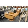 Image 5 : PALLISER POWER RECLINER, SWIVELS. RETAIL $4,200