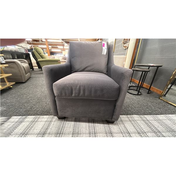 DECORREST UPHOLSTERED CHAIR.