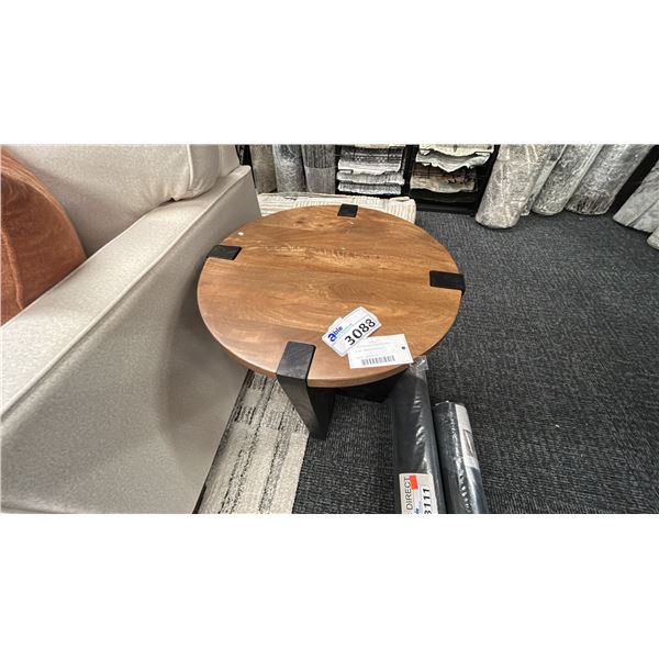 ASHLEY FURNITURE HANNEFORTH ROUND END TABLE. 22".