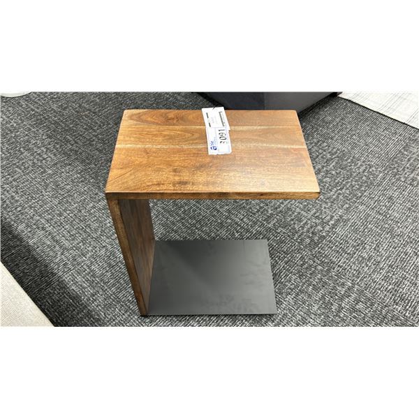ASHLEY FUFRNITURE WIMSHAW CANTILEVERED END TABLE.