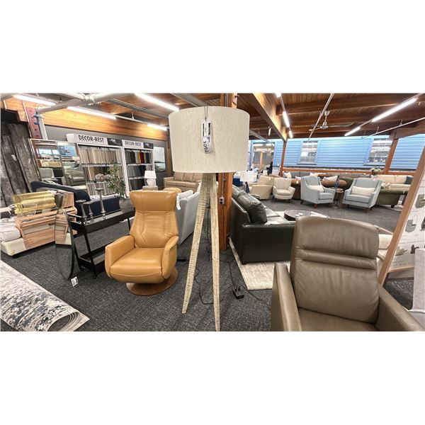 DALLSON WOOD FLOOR LAMP 70" HIGH.