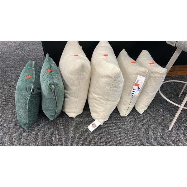 GROUP O 6 THROW CUSHIONS