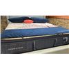 Image 1 : STEARNS & FOSTER KING SIZE MATTRESS WITH BOX SPRING ESTATE MON CHERI CUSH FIRM