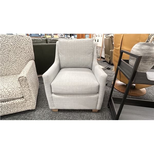 DECORREST UPHOLSTERED CHAIR.