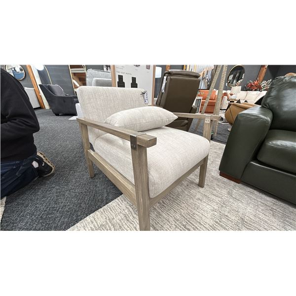 ASHLEY DALENVILLE ACCENT CHAIR.