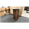 Image 2 : ASHLEY FURNITURE GRANITE TOP ACCENT TABLE. 18" DIAMETER.