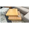 Image 2 : PALLISER SWIVEL TOP OTTOMAN. 31" SQUARE. TAN LEATHER.