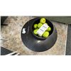 Image 2 : GRANITE TOP COFFEE TABLE 26" ROUND. 15" HIGH. W/ CERAMIC BOWL W/ ARTIFICIAL APPLES.
