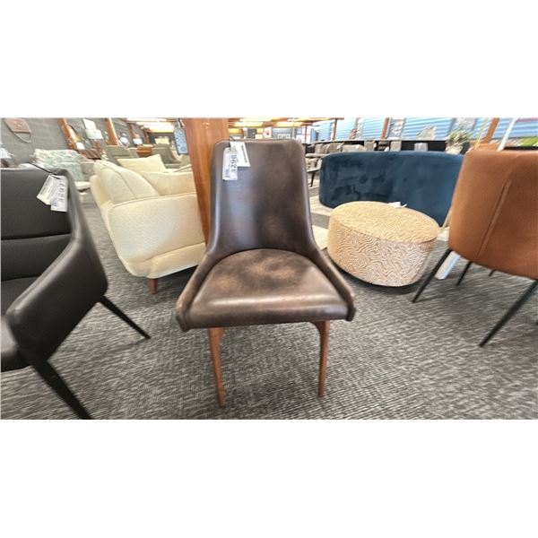 BROWN LEATHER CHAIR.