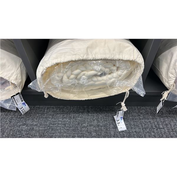 HUSH MINKY KNITTED WEIGHTED BLANKET. 15 LBS. 48"X72" RETAIL $380