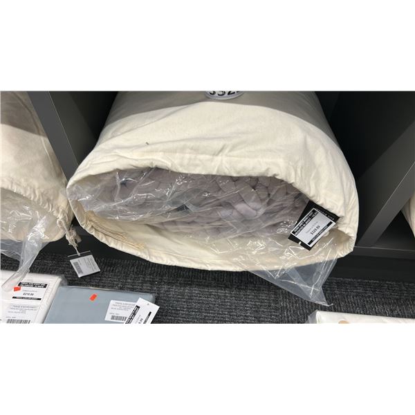 HUSH MINKY KNITTED WEIGHTED BLANKET. 15 LBS. 48"X72" RETAIL $380