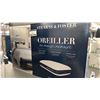 Image 2 : 3 X STEARNS AND FOSTER QUEEN MEMORY FOAM PILLOWS. RETAIL $900
