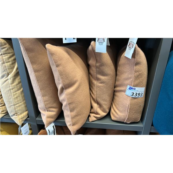 GROUP OF 4 CUSHIONS.